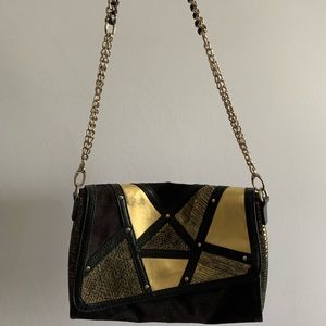 Nine West black & gold clutch
